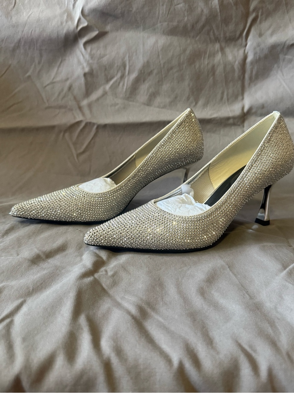 Cosy Island EternalPace Diamond Pointed Toe low Heeled Pump - silver- W’s 7.5B